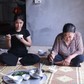 Cô bé mồ côi cha, lớn lên trong chùa mong có tiền vào đại học
