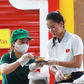 Á hậu Việt khóc nghẹn trên truyền hình, làm điều đặc biệt cho bé gái 12 tuổi