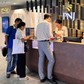 Khách bán nữ trang PNJ giảm
