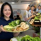Học sinh mang điểm thi... đi ăn nem nướng, có người được giảm hơn 90% ở TP.HCM