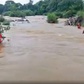 Khánh Hòa: Giải cứu học sinh mắc kẹt giữa dòng nước xiết