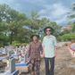 Năm người con đưa cha mẹ đi thăm đồng đội ở nghĩa trang liệt sĩ