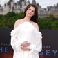 Anne Hathaway khoe vẻ đẹp 'nữ thần' khi đang mang thai