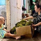 Xin giúp cậu bé 9 tuổi tập lại những bước đi
