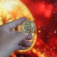 Giá Bitcoin hôm nay 11.8.2026: Strategy tiếp tục bán, Bitcoin thủng đáy 64.000 USD