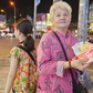 Theo ngoại bán vé số ở TP.HCM, cô bé 10 tuổi từng khóc vì sợ phải nghỉ học