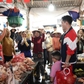 Lê Dương Bảo Lâm 'náo loạn' chợ Hội An, Huy R 'toát mồ hôi' với giếng cổ
