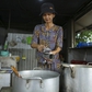 Bánh canh bột xắt Huế: Sợi bánh được xắt thủ công ngay trên nồi nước đang sôi