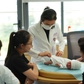 Phân trẻ sơ sinh lỏng, lợn cợn như hoa cà hoa cải có phải tiêu chảy?