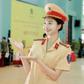 Cô gái được gọi là ‘bông hồng đả nữ’ gây chú ý