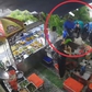 Cây xanh bật gốc đổ vào quán cơm đúng giờ đông khách, đè trúng người đi xe máy