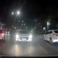 Lái ô tô trong phố ban đêm, bắt buộc tắt đèn pha khi nào?