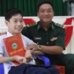 5 năm mẹ bồng đến lớp, cậu học trò xuất sắc nay được người lính biên phòng 'nâng bước'