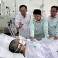 Phó chủ tịch TP.HCM thăm hỏi nạn nhân vụ cháy nhà ở Chợ Lớn