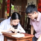Xếp hàng dài tại Văn Miếu - Quốc Tử Giám thử làm ‘thợ chạm khắc’