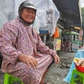 Người cha bán bánh hay nhún nhảy ở góc đường: 'Con đậu đại học là mừng dữ lắm'