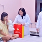 Chủ tịch Ủy ban Trung ương MTTQ Việt Nam trao quà tặng bệnh nhi dịp tết Trung thu