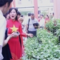 Giảng viên Nhật Bản thích thú thăm vườn rau học sinh TP.HCM chăm sóc