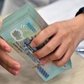 Cha mẹ còn trong độ tuổi lao động có được đăng ký người phụ thuộc không?