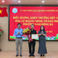 Cứu 4 học sinh giữa biển, người đàn ông được khen thưởng đột xuất