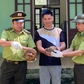 Thuyết phục người dân nhượng lại để giải cứu 2 con tê tê quý hiếm