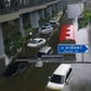 Mưa ngập Bangkok, chàng trai Việt canh điện thoại giúp đồng hương có xe chết máy
