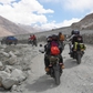 Vòng xe chậm rãi của các biker ở 'cổng trời' Khardung La