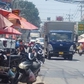Lấn chiếm lề đường để kinh doanh