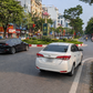 Vào vòng xuyến, nhường xe bên trái hay bên phải mới đúng luật?