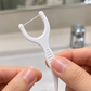 3 dấu hiệu cho thấy đang dùng chỉ nha khoa sai cách