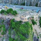 Thót tim bàn ghế kê sát mép vực cao 50 m, du khách vô tư ngồi uống nước