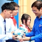Ban Bí thư T.Ư Đoàn dự khai giảng và trao những phần quà ý nghĩa