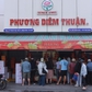 Đi 3 lần vẫn chưa mua đủ, khách xếp hàng mua bánh trung thu ở TP.HCM