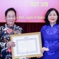 Nguyên Phó chủ tịch nước Nguyễn Thị Doan nhận Huy hiệu 45 năm tuổi Đảng