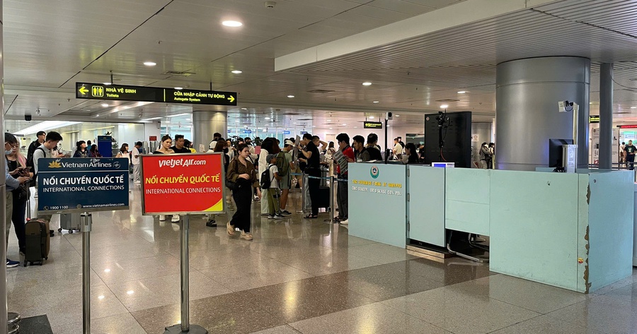 떤선녓 공항, 에볼라 방역 체계 가동... 발열·출혈 증상 입국자는 즉시 격리 관련 이미지