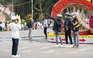 Dân mạng bức xúc nữ du khách nhổ trộm hoa ở khu du lịch Măng Đen