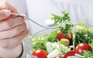 Ngày mới với tin tức sức khỏe: Ăn rau trước bữa ăn giúp giảm đường huyết