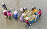 Cận cảnh chợ cá Châu Thuận Biển lúc mặt trời vừa lên