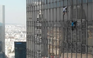 Chàng trai 'gây sốt' khi leo tòa nhà chọc trời mà không dùng thiết bị an toàn
