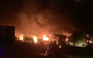 Xưởng gỗ tại TP.HCM bốc cháy sau tiếng nổ lớn