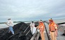 Cục CSGT bắt 4 sà lan chở gần 7.000 tấn than lậu trên sông Hồng