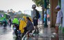 Mùa mưa ở TP.HCM: Những cách để an toàn khi di chuyển trên đường