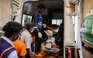 Nạn nhân tai nạn xe lửa Ấn Độ còn sống lại được đưa vào nhà xác