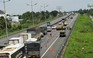 Xe tải lật ngang trên đường cao tốc TP.HCM - Trung Lương