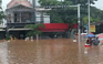 Nước ngập và chảy xiết do mưa lớn, người dân Bình Phước phải sơ tán