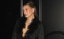 Hailey Bieber tự tin khoe dáng sau ba tháng sinh con