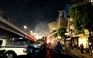 Phong tỏa một phần đường Cộng Hòa vì cháy cửa hàng đồ gỗ mỹ nghệ