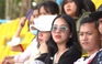 Trường thuê xe chở CĐV đi cổ vũ, dàn du học sinh Lào và Campuchia 'nổi bần bật'