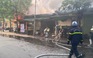 Cháy cửa hàng ăn ở Hà Nội, lửa lan sang nhiều ki ốt