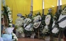 Vụ cháy nhà trọ 14 người chết: Vòng hoa trắng tiễn đưa 2 cô gái trẻ